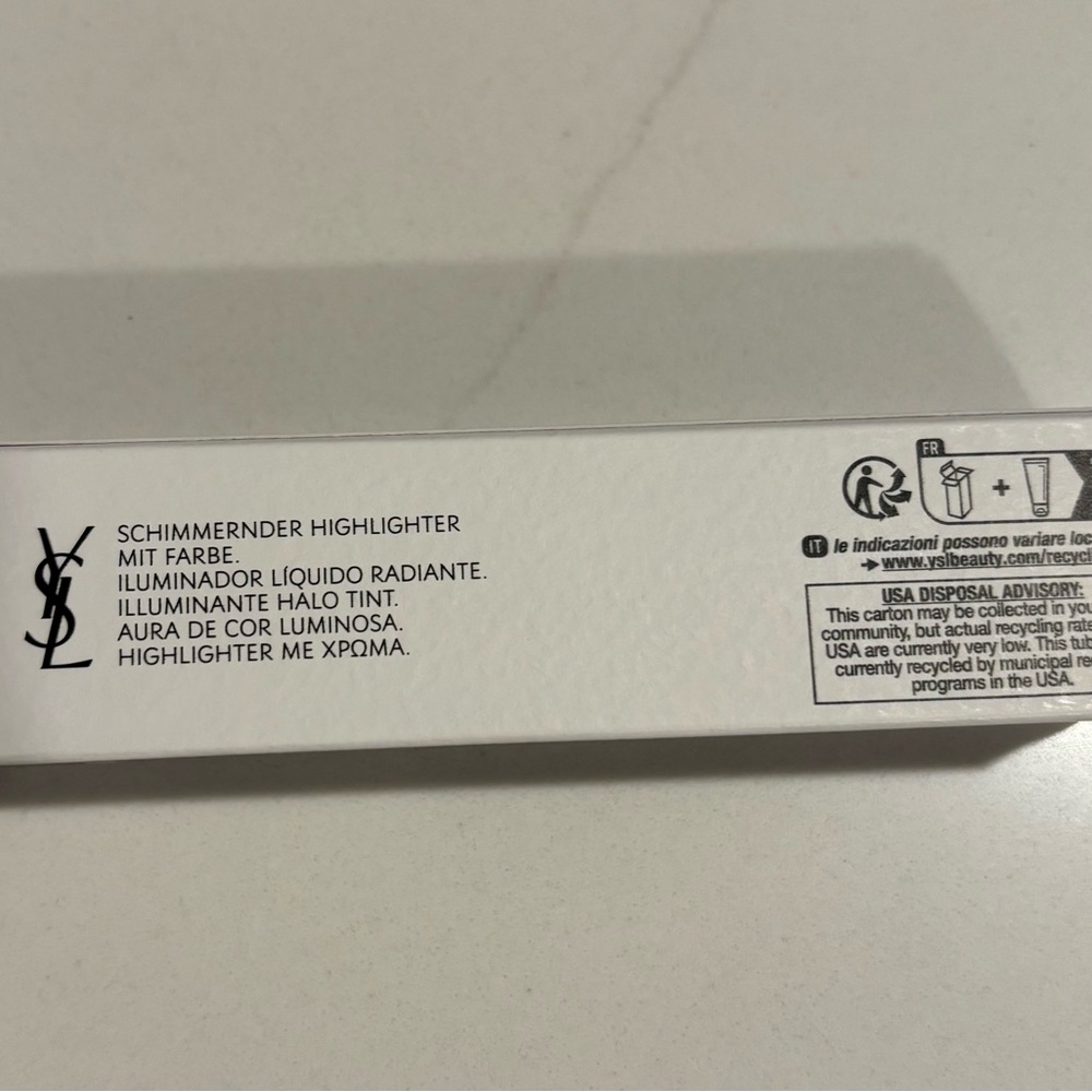 Yves Saint Laurent Illuminating Highlighter in White - Picture 2 of 3
